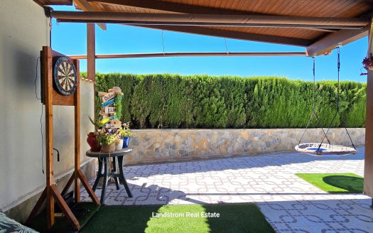 Exquisite finca-style 4 bedroom villa with separate pool house on a large plot in Ciudad Quesada.