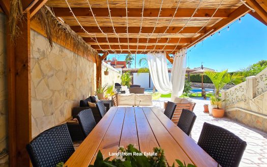 Exquisite finca-style 4 bedroom villa with separate pool house on a large plot in Ciudad Quesada.