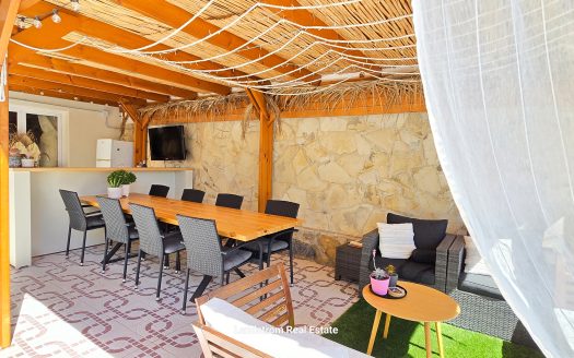 Exquisite finca-style 4 bedroom villa with separate pool house on a large plot in Ciudad Quesada.