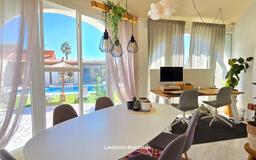 Exquisite finca-style 4 bedroom villa with separate pool house on a large plot in Ciudad Quesada.