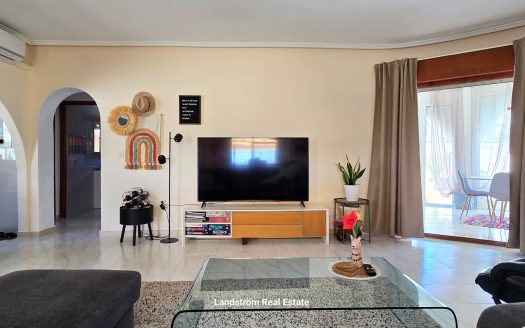 Exquisite finca-style 4 bedroom villa with separate pool house on a large plot in Ciudad Quesada.