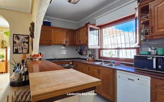 Exquisite finca-style 4 bedroom villa with separate pool house on a large plot in Ciudad Quesada.