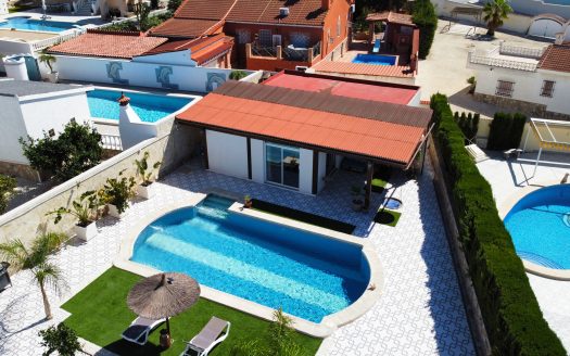 Exquisite finca-style 4 bedroom villa with separate pool house on a large plot in Ciudad Quesada.