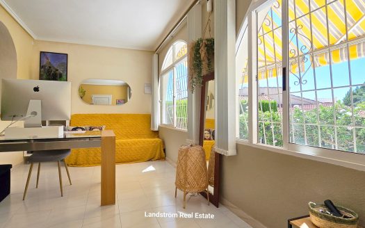 Exquisite finca-style 4 bedroom villa with separate pool house on a large plot in Ciudad Quesada.