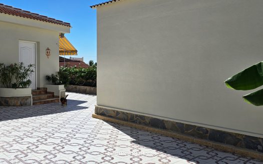Exquisite finca-style 4 bedroom villa with separate pool house on a large plot in Ciudad Quesada.