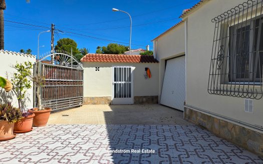 Exquisite finca-style 4 bedroom villa with separate pool house on a large plot in Ciudad Quesada.