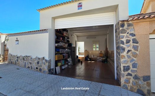 Exquisite finca-style 4 bedroom villa with separate pool house on a large plot in Ciudad Quesada.