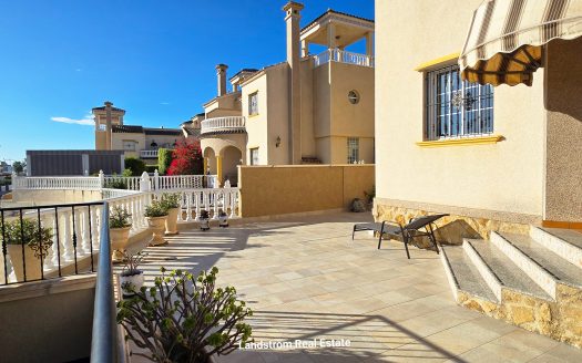 **RESERVED** Spacious Quad in the popular the residential area of El Raso.