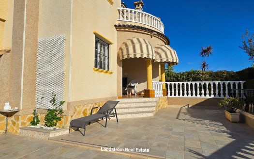 **RESERVED** Spacious Quad in the popular the residential area of El Raso.