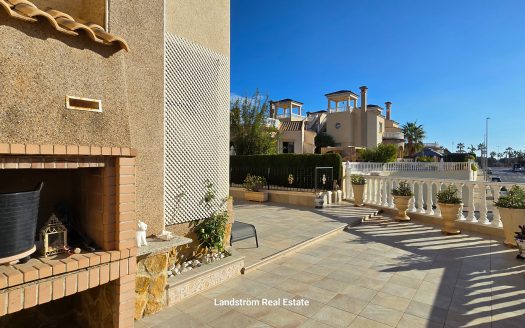 **RESERVED** Spacious Quad in the popular the residential area of El Raso.