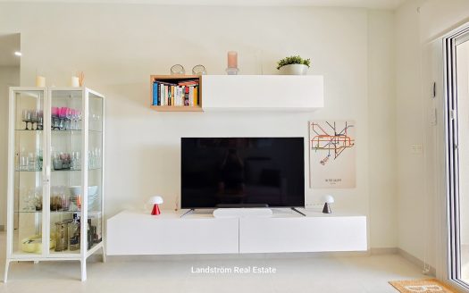 Modern south facing ground floor, 2 bedrooms 2 bathrooms, large terrace. El-Raso