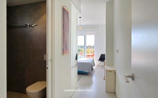 Modern south facing ground floor, 2 bedrooms 2 bathrooms, large terrace. El-Raso