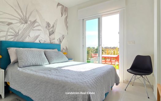 Modern south facing ground floor, 2 bedrooms 2 bathrooms, large terrace. El-Raso