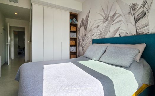 Modern south facing ground floor, 2 bedrooms 2 bathrooms, large terrace. El-Raso