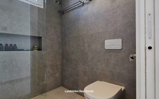 Modern south facing ground floor, 2 bedrooms 2 bathrooms, large terrace. El-Raso