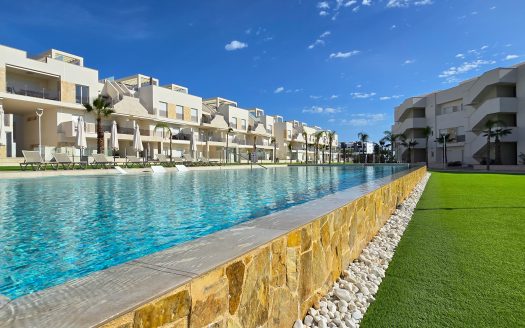 Modern south facing ground floor, 2 bedrooms 2 bathrooms, large terrace. El-Raso