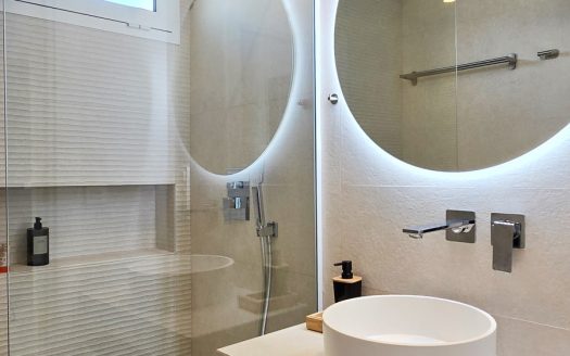 Modern south facing ground floor, 2 bedrooms 2 bathrooms, large terrace. El-Raso