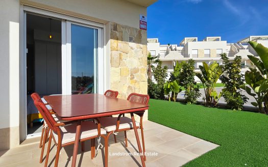 Modern south facing ground floor, 2 bedrooms 2 bathrooms, large terrace. El-Raso