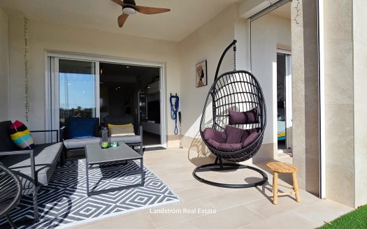 Modern south facing ground floor, 2 bedrooms 2 bathrooms, large terrace. El-Raso