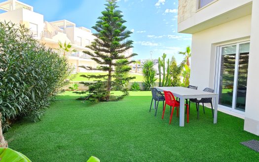 Modern south facing ground floor, 2 bedrooms 2 bathrooms, large terrace. El-Raso
