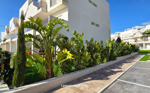Modern south facing ground floor, 2 bedrooms 2 bathrooms, large terrace. El-Raso
