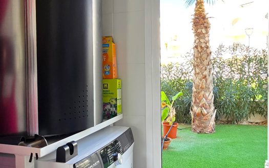 Modern south facing ground floor, 2 bedrooms 2 bathrooms, large terrace. El-Raso