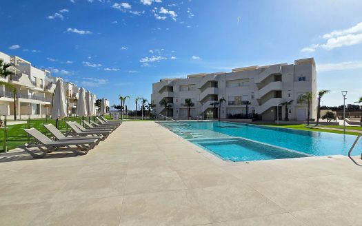 Modern south facing ground floor, 2 bedrooms 2 bathrooms, large terrace. El-Raso