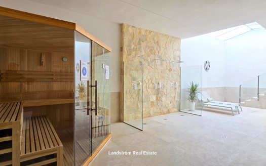 Modern south facing ground floor, 2 bedrooms 2 bathrooms, large terrace. El-Raso