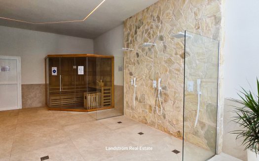 Modern south facing ground floor, 2 bedrooms 2 bathrooms, large terrace. El-Raso