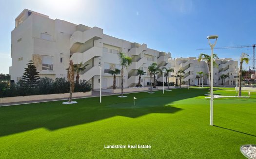 Modern south facing ground floor, 2 bedrooms 2 bathrooms, large terrace. El-Raso