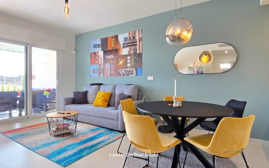 Modern south facing ground floor, 2 bedrooms 2 bathrooms, large terrace. El-Raso