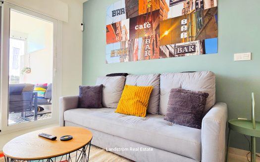 Modern south facing ground floor, 2 bedrooms 2 bathrooms, large terrace. El-Raso