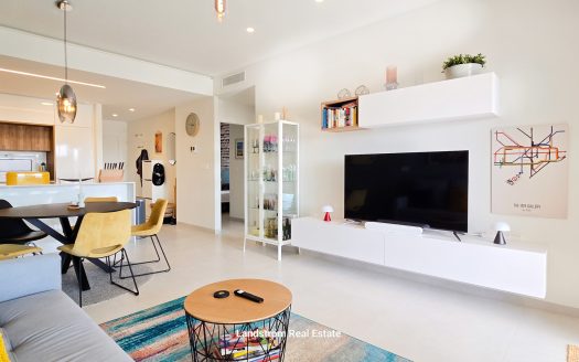 Modern south facing ground floor, 2 bedrooms 2 bathrooms, large terrace. El-Raso