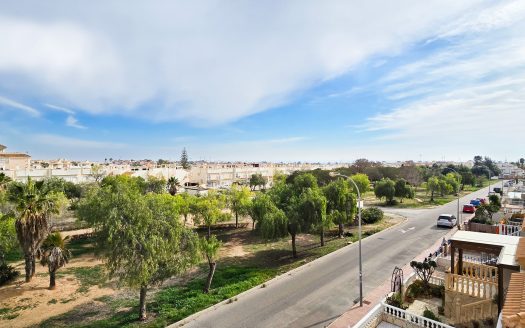 ** SOLD** Completely renovated south-facing townhouse with a large roof terrace in the center of La Florida.
