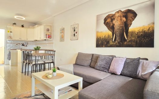 ** SOLD** Completely renovated south-facing townhouse with a large roof terrace in the center of La Florida.