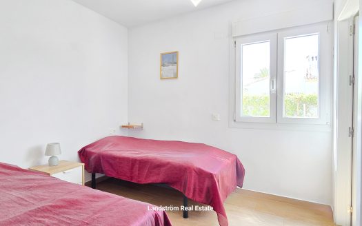 Stunning 3 bedroom detached beach side villa in Playa Flamenca.