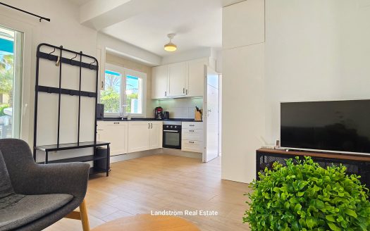 Stunning 3 bedroom detached beach side villa in Playa Flamenca.