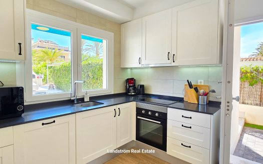 Stunning 3 bedroom detached beach side villa in Playa Flamenca.