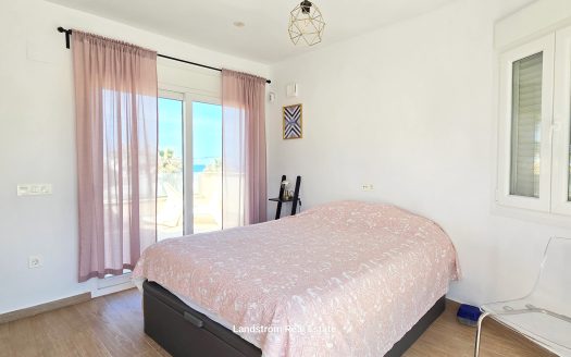 Stunning 3 bedroom detached beach side villa in Playa Flamenca.