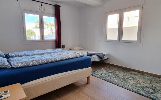 Stunning 4 bedroom detached beach side villa in Playa Flamenca.