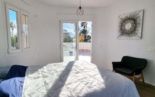 Stunning 4 bedroom detached beach side villa in Playa Flamenca.