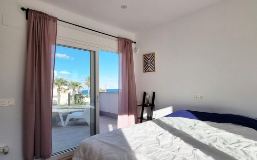 Stunning 4 bedroom detached beach side villa in Playa Flamenca.