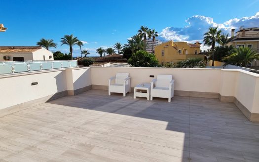 Stunning 4 bedroom detached beach side villa in Playa Flamenca.