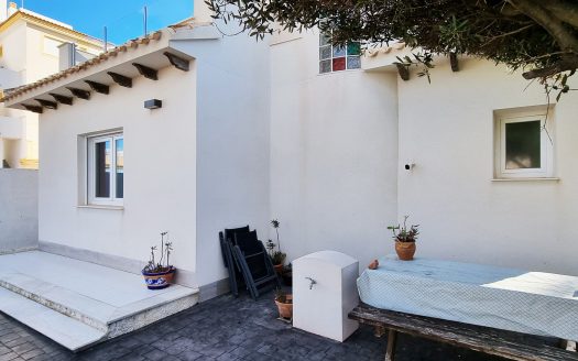 Stunning 4 bedroom detached beach side villa in Playa Flamenca.