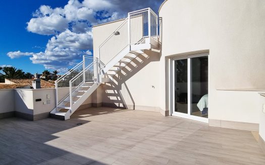 Stunning 4 bedroom detached beach side villa in Playa Flamenca.