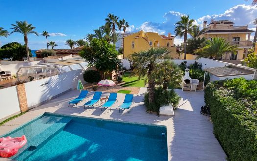 Stunning 4 bedroom detached beach side villa in Playa Flamenca.