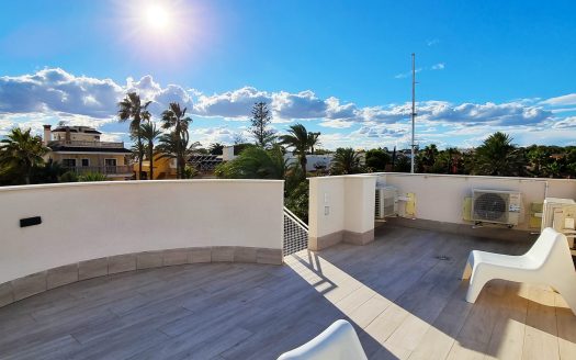 Stunning 4 bedroom detached beach side villa in Playa Flamenca.