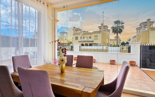 **SOLD** Fantastisk villa med 3 sovrum i söderläge med lättskött trädgård i El Raso.