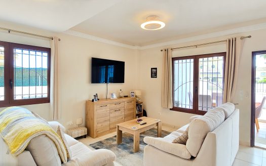 **SOLD** Fantastisk villa med 3 sovrum i söderläge med lättskött trädgård i El Raso.