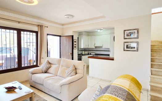 **SOLD** Fantastisk villa med 3 sovrum i söderläge med lättskött trädgård i El Raso.